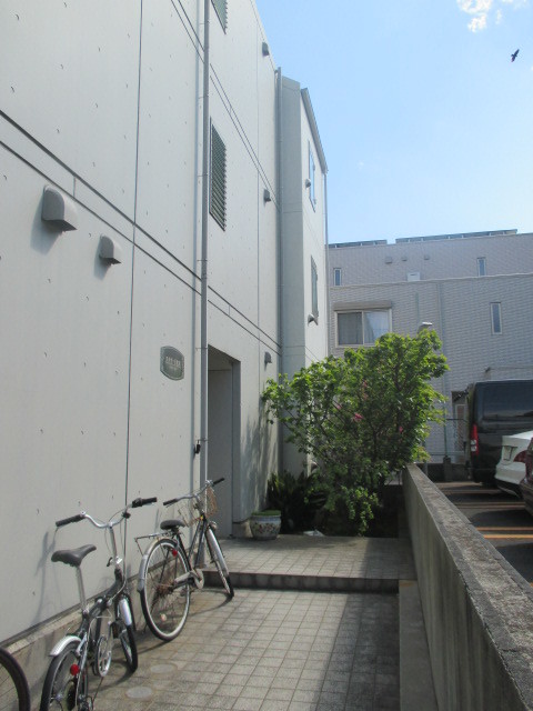 2/2 エントランス
