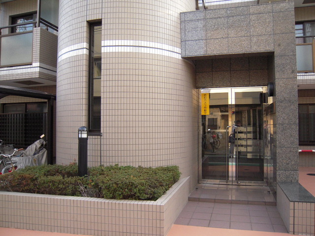 2/4 エントランス