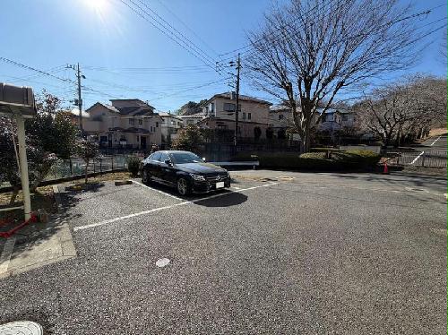 13/14 駐車場