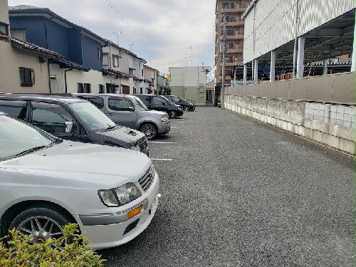14/14 駐車場