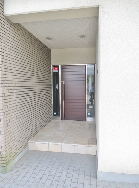 23/26 エントランス