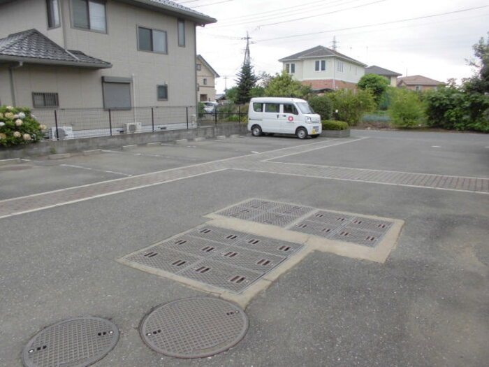 2/3 駐車場