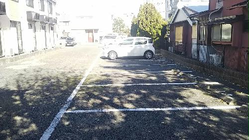 14/14 駐車場