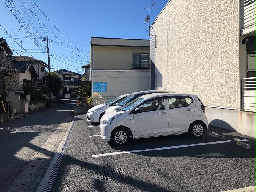 14/14 駐車場