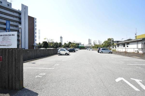 15/15 駐車場