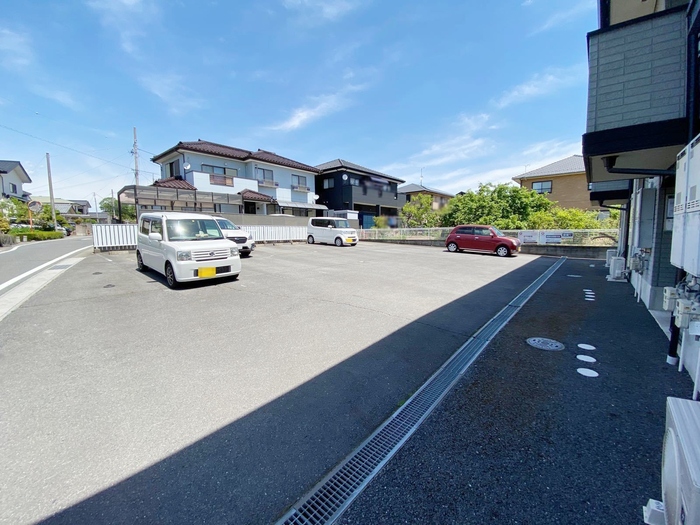 18/23 駐車場