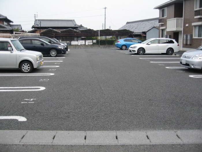 2/3 駐車場