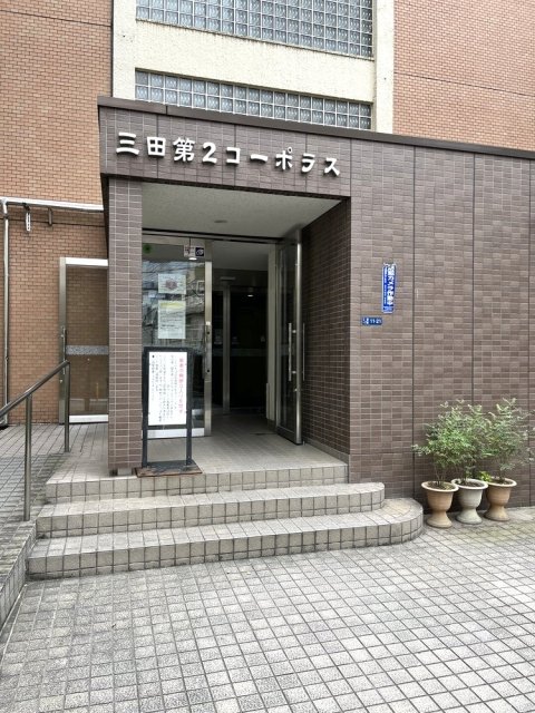 24/30 エントランス