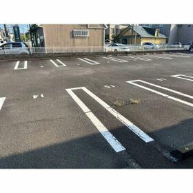 14/14 駐車場