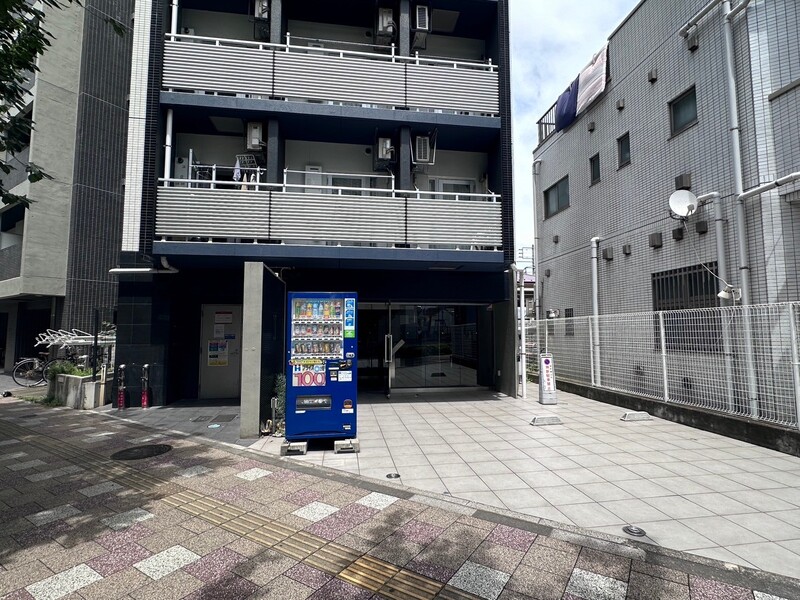 13/13 エントランス