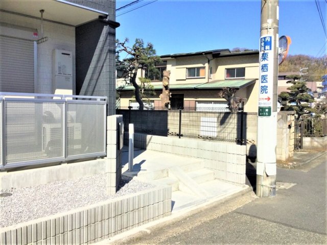 22/27 エントランス