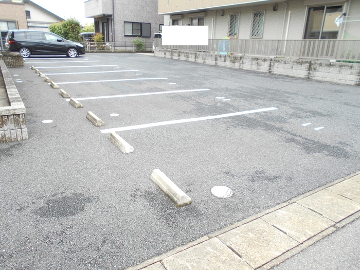 18/28 駐車場