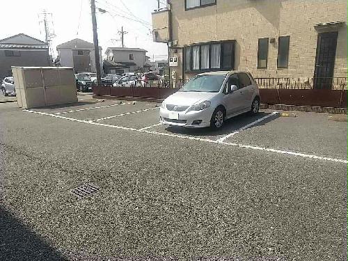 14/14 駐車場