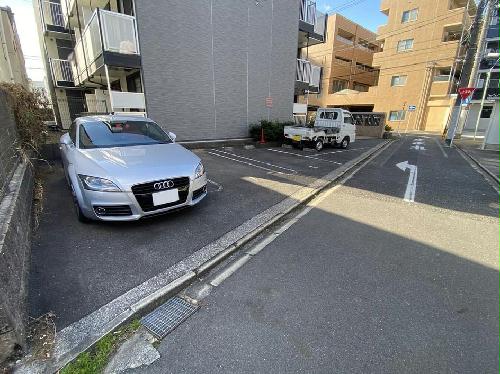 13/14 駐車場