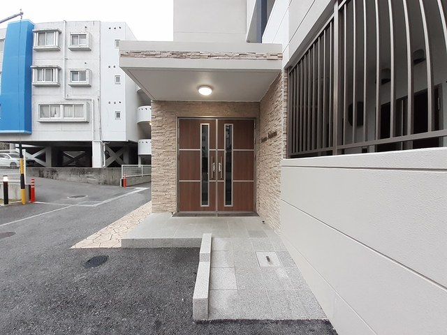 14/19 エントランス