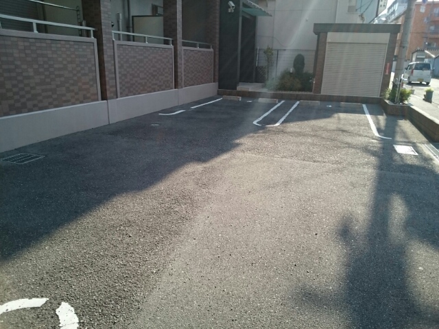 13/19 駐車場