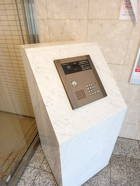 17/30 エントランス