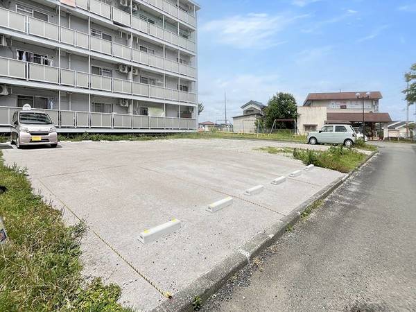 16/16 駐車場