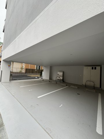 17/17 駐車場