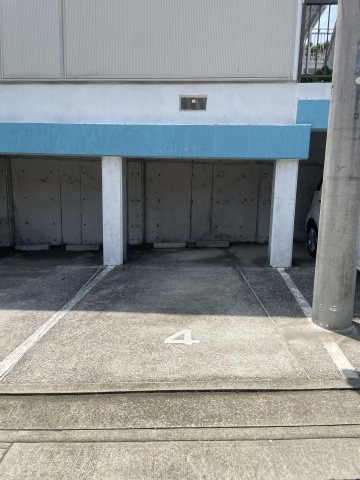 14/14 駐車場