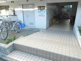 16/16 エントランス