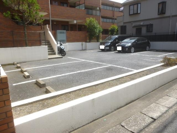 18/19 駐車場