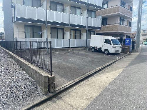 13/14 駐車場