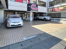 16/17 駐車場