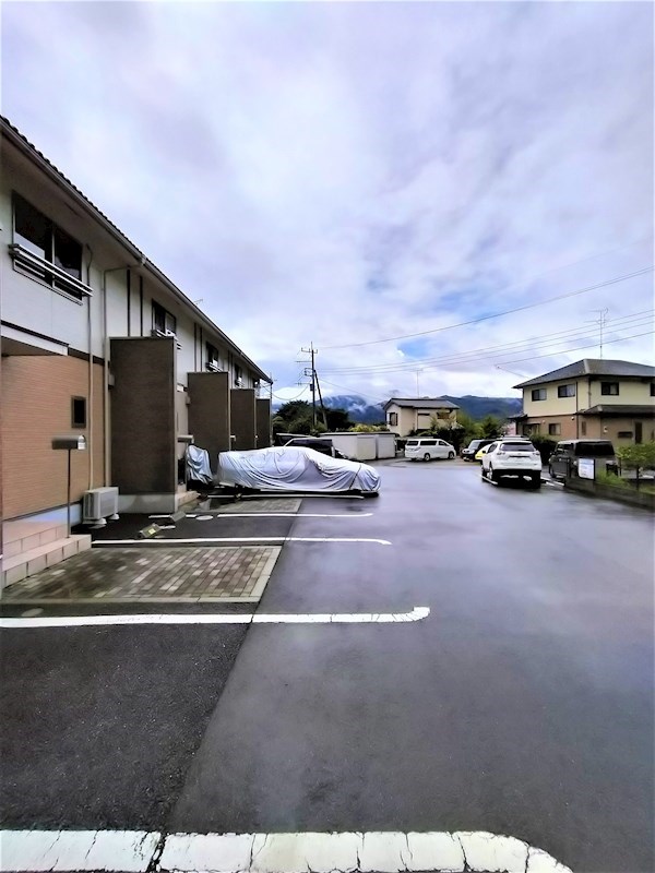 23/30 駐車場