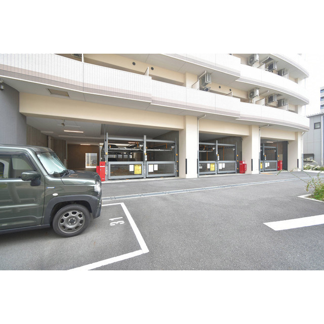 27/27 駐車場