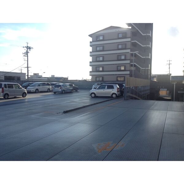 16/20 駐車場