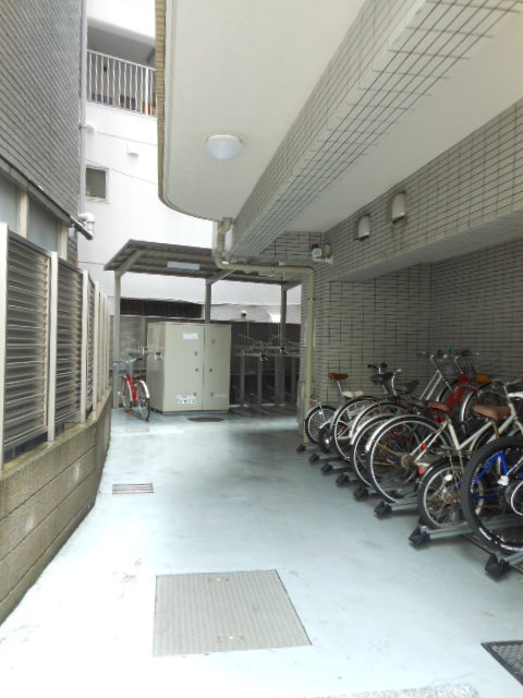 27/28 エントランス