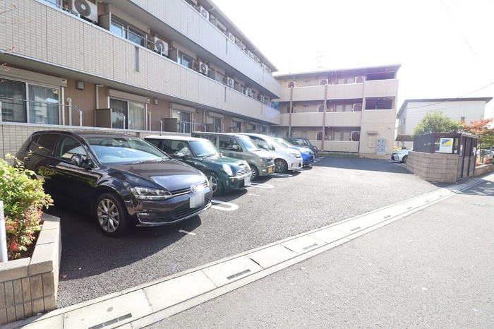 20/28 駐車場