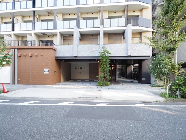 18/25 エントランス