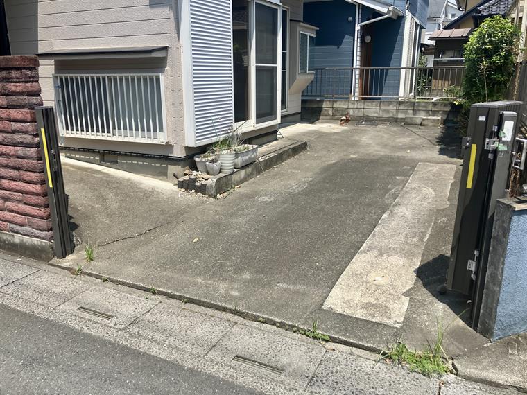 18/27 駐車場
