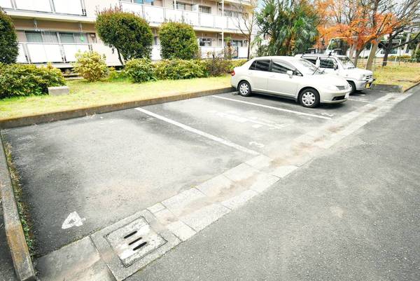 16/20 駐車場