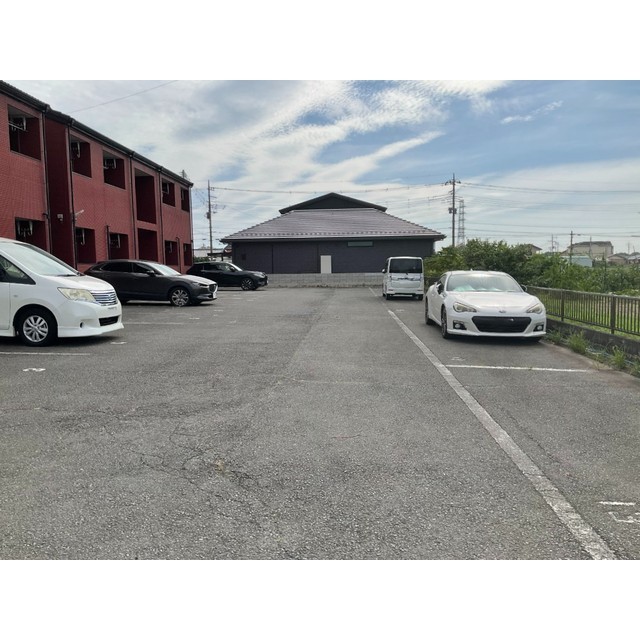 18/18 駐車場