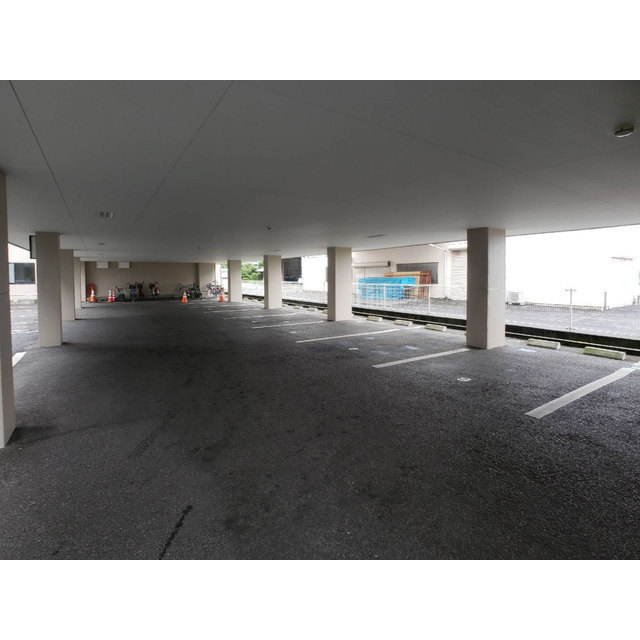 2/3 駐車場