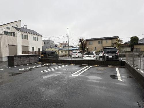 13/17 駐車場