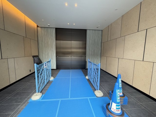 16/18 エントランス