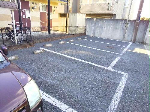 13/13 駐車場