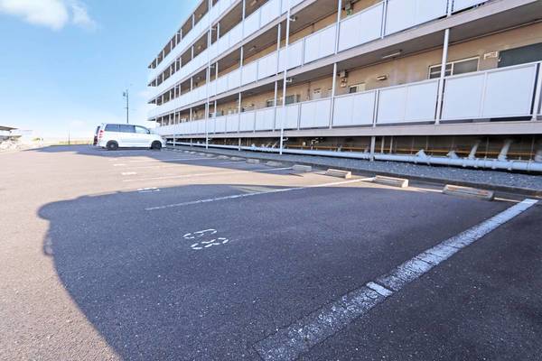 16/23 駐車場