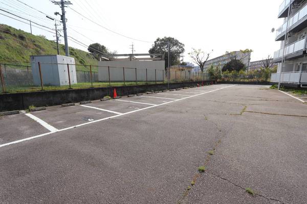 17/17 駐車場