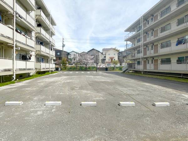 17/17 駐車場