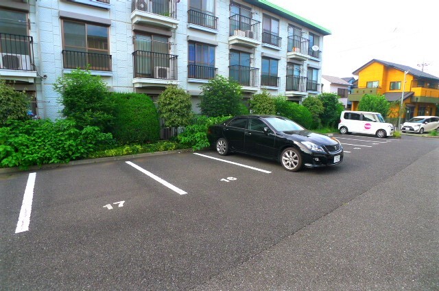 13/13 駐車場