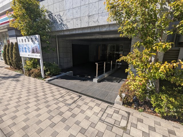22/30 エントランス