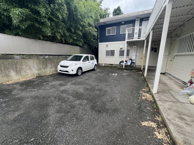 13/13 駐車場