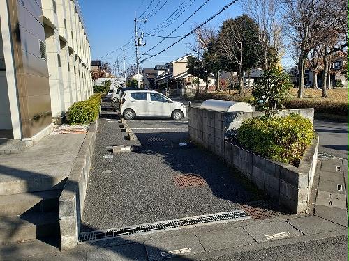 14/14 駐車場