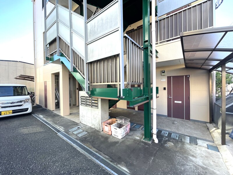 16/16 エントランス
