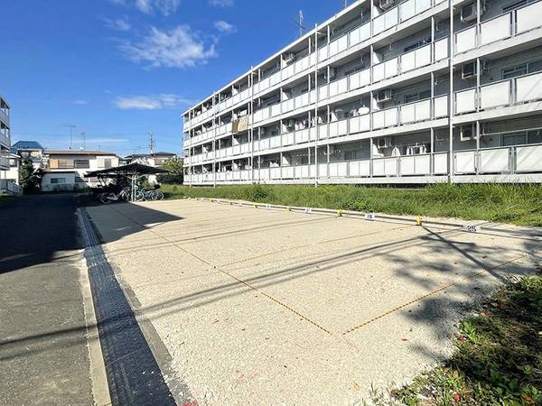 16/16 駐車場